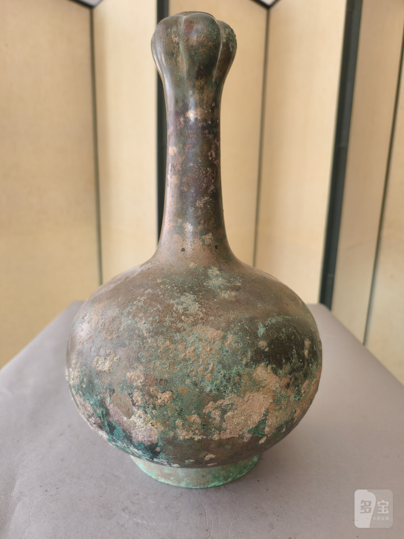 A bronze "garlic head" bottle vase - 图11